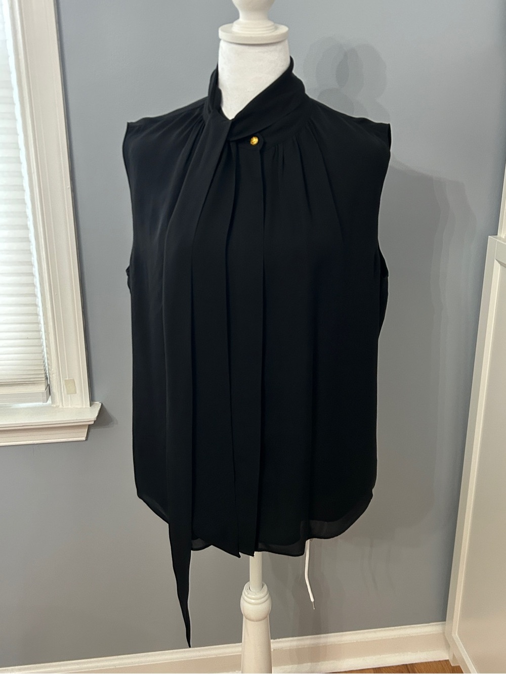 Tory Burch Black 100% Silk Sleeveless Blouse Tie-Neck Bow Top Women's Size 12